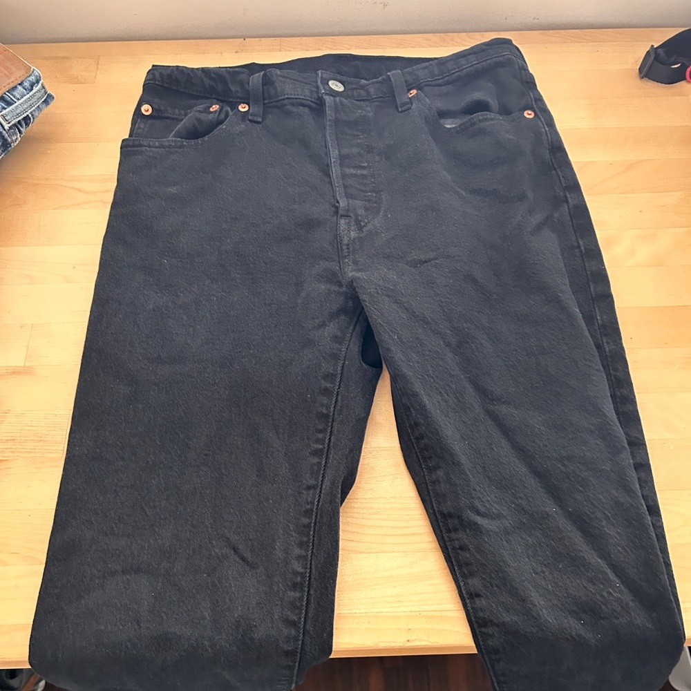Women’s Levi black 501
